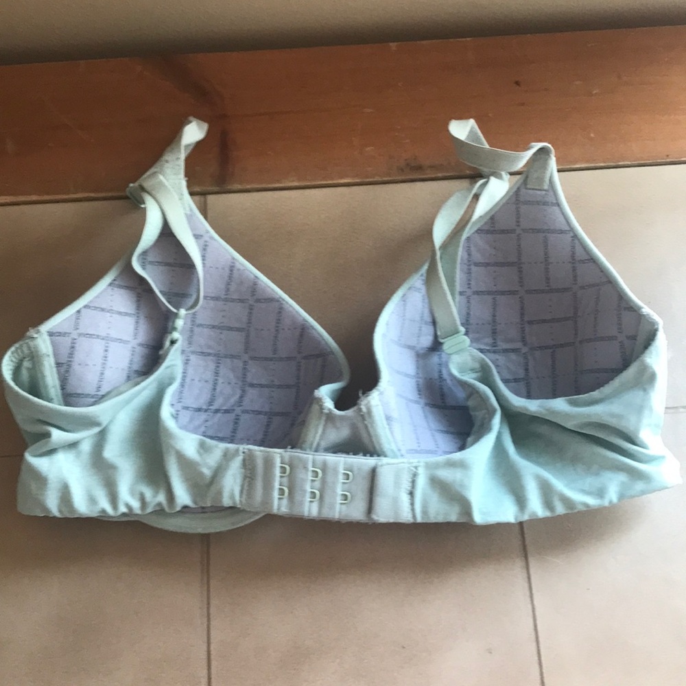 Victoria’s Secret bra 32C - Picture 2 of 8